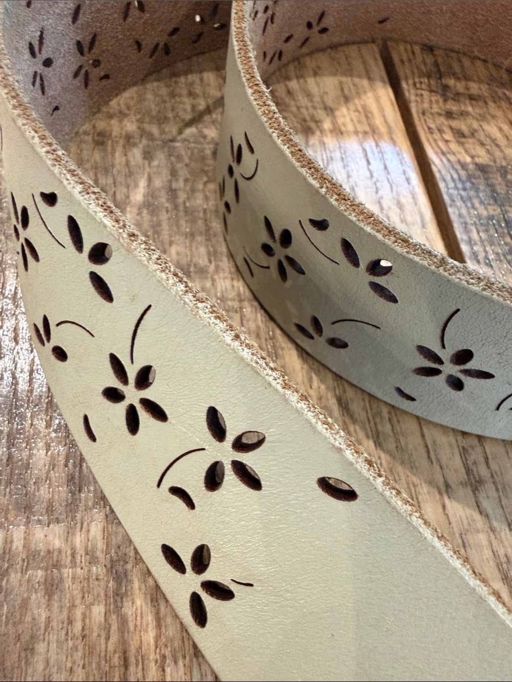 Laser-Cut Floral Leather Belt in Light Beige, XL - Picture 2 of 2